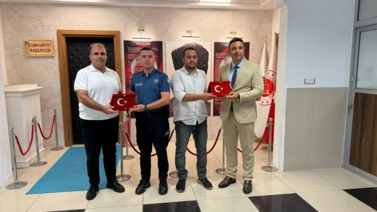 Gazipaşa'da 2 polis memuru ödüllendirildi