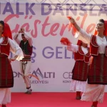 Halk danslarının kalbi Konyaaltı’nda attı
