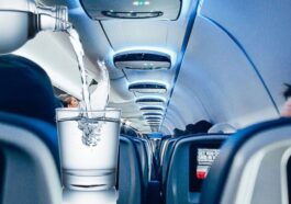 UÇAKLARDA YOLCULARA ÜCRETSİZ SU VERİLECEK