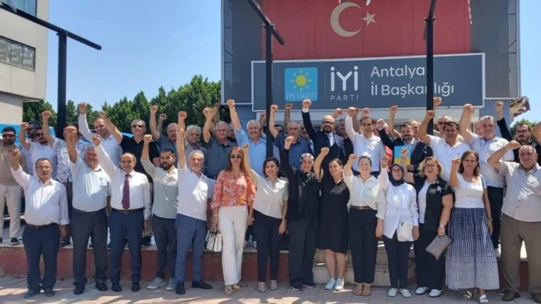 İYİ Parti Antalya’da 3 yeni ilçe başkanı