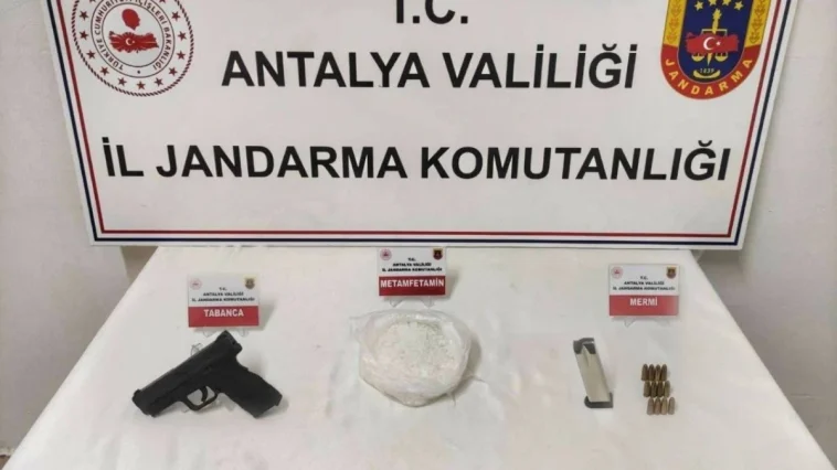 Jandarma, Gazipaşa’da iki araçta uyuşturucu buldu