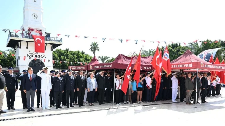 Kemer'de 'Zafer Bayramı' coşkusu