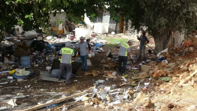 Kepez'de 8 noktadan 30 kamyon atık çıktı