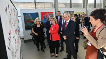 Kepez’de Cumhuriyet’in 102. yılı sanatla kutlandı