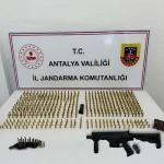 Kepez’de jandarmadan kaçak silah operasyonu