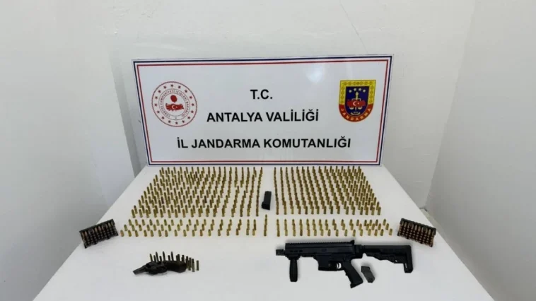 Kepez’de jandarmadan kaçak silah operasyonu