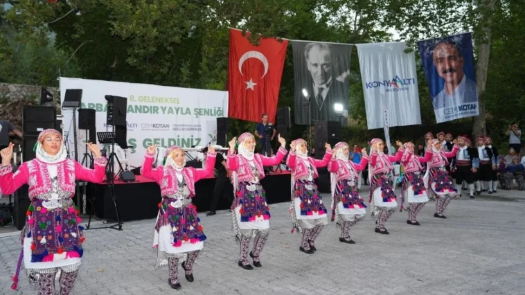 Konyaaltı Halk Oyunları Topluluğu yeni üyelerini arıyor