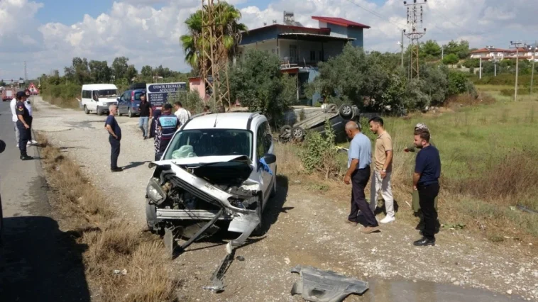 Manavgat'ta iki ticari araç çarpıştı: 1 yaralı