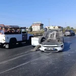 Manavgat'ta otomobil çarptıktan sonra takla attı