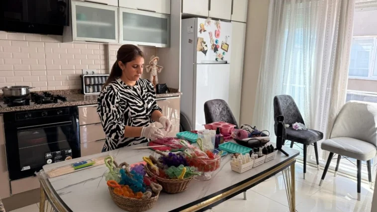 Mutfağını atölyeye çevirdi