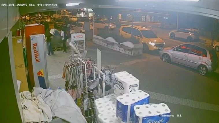 Otomobile çarpmamak için manevra yaptı, devrildi