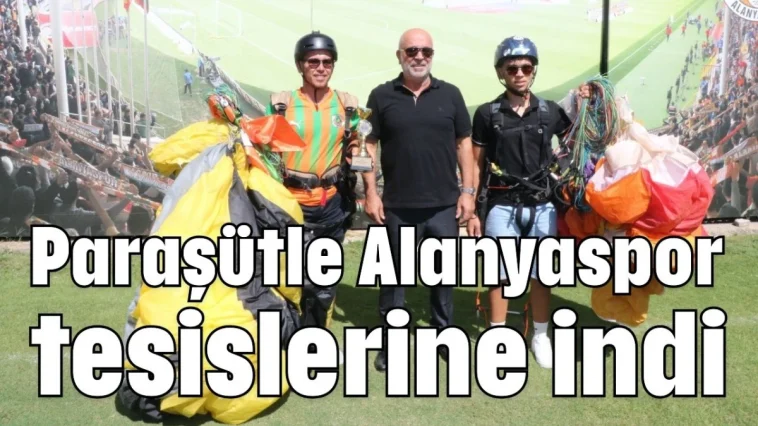 Paraşütle Alanyaspor tesislerine indi