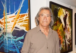 Rusya’dan döndü, Antalya’da sergi açtı