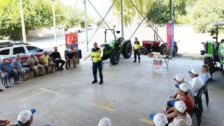 Serik'te jandarmadan trafik eğitimi