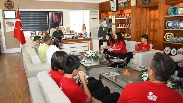 TEKNOFEST’te derece alan öğrencilerden Başkan Topaloğlu’na ziyaret