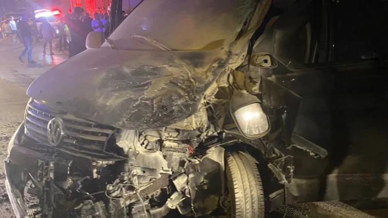 Tur minibüsleri çarpıştı: 5 yaralı