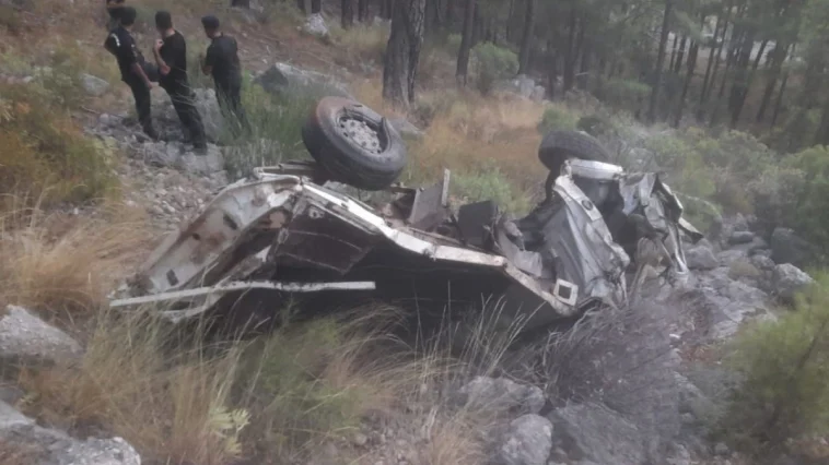 Uçurumdan yuvarlanan kamyonetin sürücüsü öldü