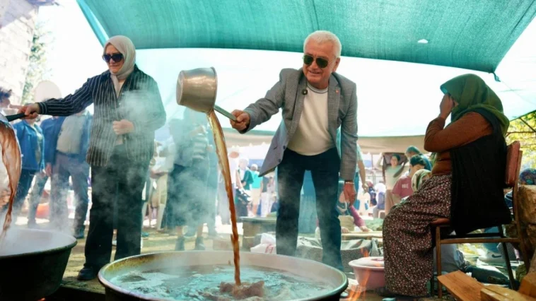 Yazır Üzüm Şenliği'nde renkli görüntüler