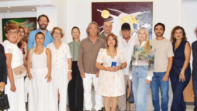 Eserleri dünya turunda