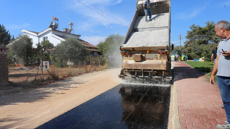 Duacı Mahallesi’nde yol yenileme çalışması