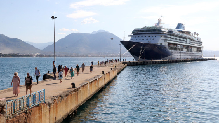 Alanyada kruvaziyer trafiği sürüyor