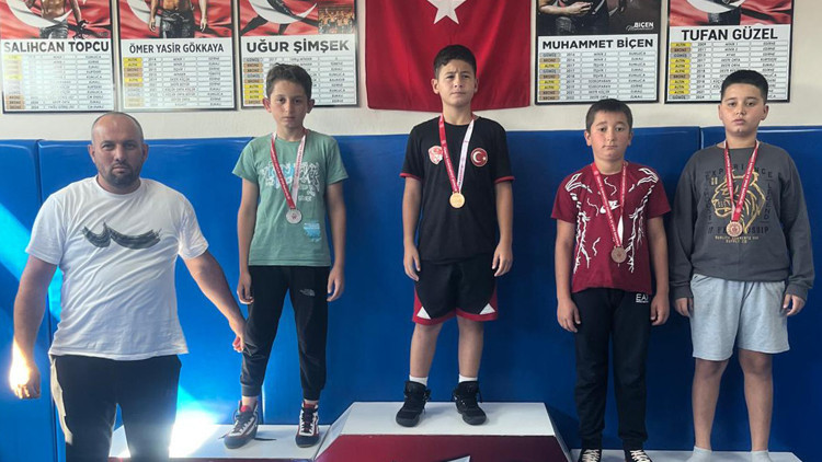 Kumlucalı güreşçiler şampiyonalara hazır