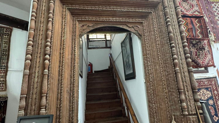 Kaleiçinde bulunan mihrap etnografik açıdan önemli bir eser