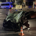 Tur minibüsüyle otomobil çarpıştı: 2 yaralı