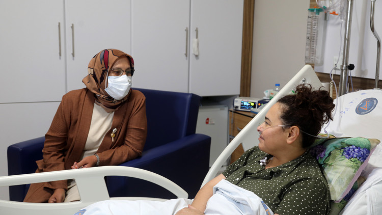 Hastanenin ilk ve son kalp nakli hastaları buluştu