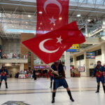 Antalya Havalimanı’nda Cumhuriyet coşkusu