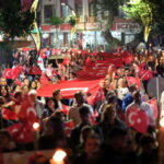 200 metrelik bayrakla fener alayı