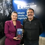 Ahmet Ümit Antalya Kitap Fuarı’nda okurlarıyla buluştu