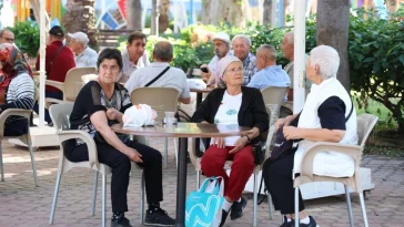 Alanya Emekli Kahvesi'ne emeklilerden ilgi