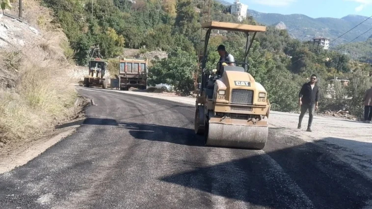 Alanya kırsalında yollar kışa hazırlanıyor