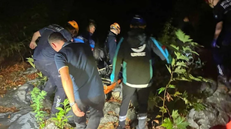 Alanya'da otomobil uçurumdan yuvarlandı: 1 ölü, 1 yaralı