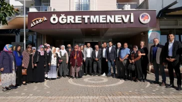 Alanya’da yaşlılara kale gezisi başladı