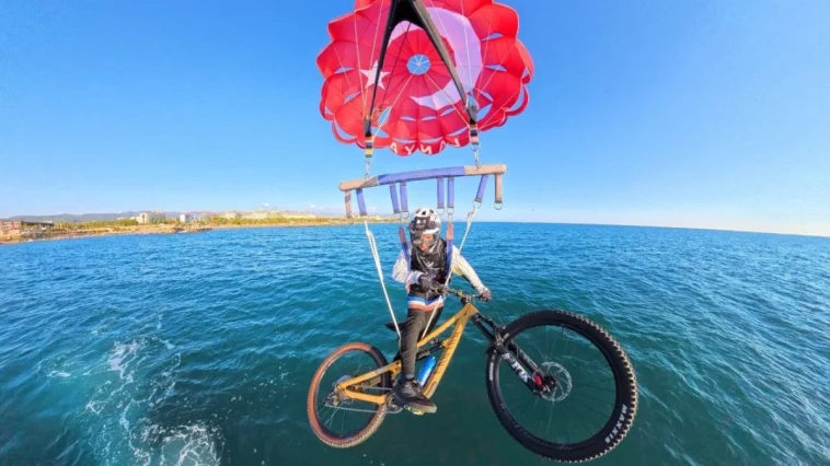 Alanyalı genç gökyüzünde pedal çevirdi