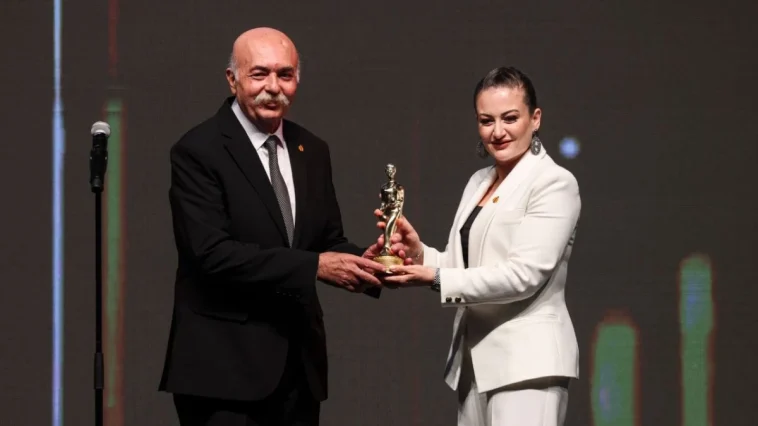 Altın Portakal'da 'Onur, Emek, Başarı' ödülleri sahiplerini buldu