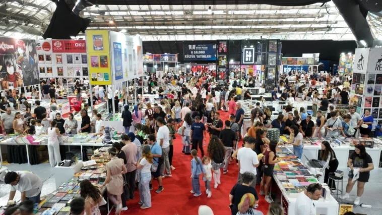 Antalya Kitap Fuarı'na yoğun ilgi