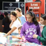 Antalya Kitap Fuarı’nda hafta sonu yoğunluğu yaşandı