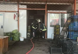 Antalya'da sebze ve meyve deposunda yangın