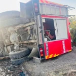 Antalya'da yangına giden itfaiye aracı devrildi: 2 yaralı