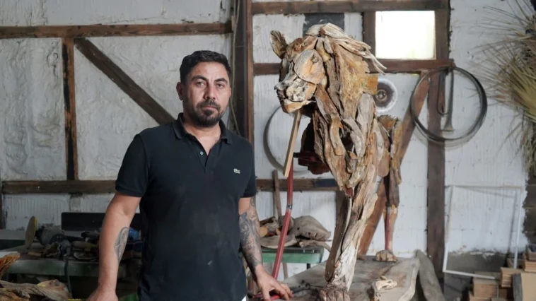 Antalyalı marangoz Zeus'u ölümsüzleştirdi