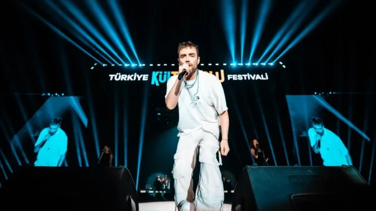 Antalyalılara unutulmaz bir gece yaşattı