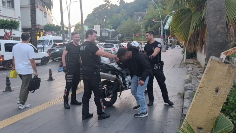 Baygın halde bulundu, polisin elini öptü