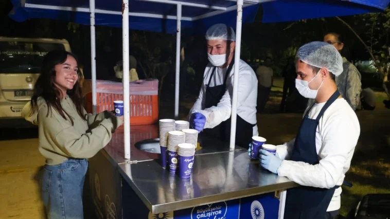 Büyükşehir’den sınav haftasında öğrencilere sıcak çorba ikramı