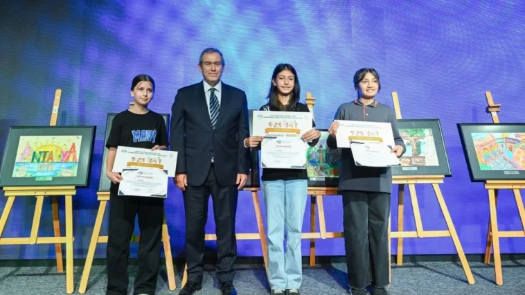 'Cumhuriyetin geleceği gençlerimizle güvende'