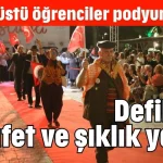 Defilede zarafet ve şıklık yarışı