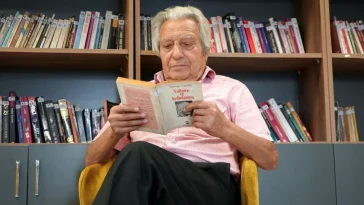 Emekli öğretmen, anılarını kitaplaştırıyor