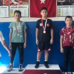 Genç güreşçiler Kumluca'da ter döktü